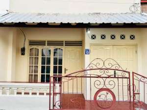 Rumah disewakan 2 lantai 5 kamar di Perumahan Minomartani lokasi di Sleman Kab., tersedia melalui melalui situs Olx