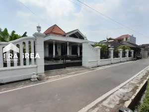 RUMAH DISEWAKAN DI SOLO COLOMADU DEKAT LORIN HOTEL lokasi di Karanganyar Kab., tersedia melalui melalui situs Olx