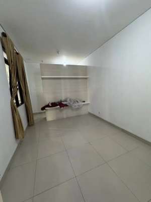 RUMAH DISEWAKAN SEMI FURNISH CARONA PARK ADA KANOPI lokasi di Tangerang Kab., tersedia melalui melalui situs Olx