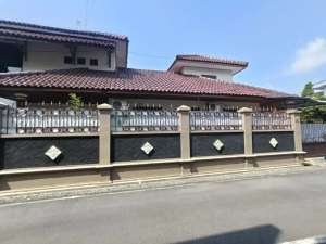 Rumah Etnik Luas Tengah kota Jajar Laweyan SOLO Surakarta lokasi di Surakarta Kota, tersedia melalui melalui situs Olx