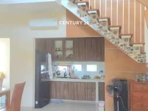 Rumah Exclusive Desain Trapesium Di JGC Jakarta Timur lokasi di Jakarta Timur, tersedia melalui melalui situs Olx