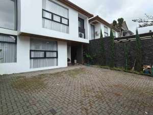 Rumah Full FurnishKolam Renang Pribadi Setiabudi Regency Bandung Utara lokasi di Bandung Kab., tersedia melalui melalui situs Olx