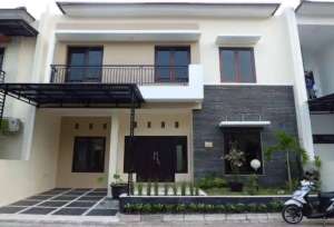 Rumah Full Furnish Siap Huni Dalam Perum Lokasi Dekat Hyatt Dan Alana lokasi di Sleman Kab., tersedia melalui melalui situs Olx