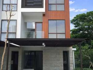 Rumah Garden Ville, Graha Natura Siap HuniKosonganCarport lokasi di Surabaya Kota, tersedia melalui melalui situs Olx