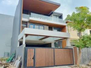 Rumah Gress Premium 3 Lt Lift Citraland Pakuwon Indah lokasi di Surabaya Kota, tersedia melalui melalui situs Olx