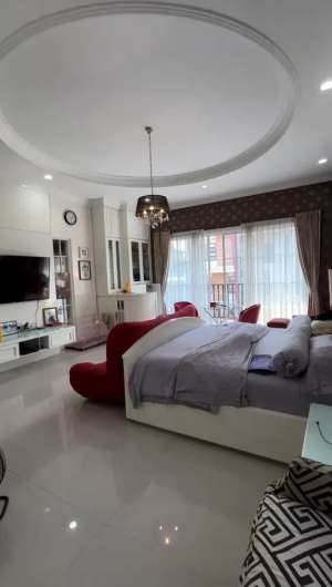 Rumah Grisenda Hoek Ada Kolam Renang Mewah 286m2 lokasi di Jakarta Barat, tersedia melalui melalui situs Olx