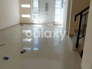 Rumah Griya Asri Pakuwon City lokasi di Surabaya Kota, tersedia melalui melalui situs Olx