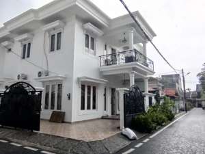 Rumah hoek BAGUSSIAP HUNI di dalam komplek MERAH DELIMA, Sumur Batu, Kemayoran lokasi di Jakarta Pusat, tersedia melalui melalui situs Olx