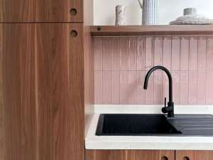 RUMAH HOEK SEMI FURNISHED PALING MENARIKSTRATEGIS PROVENCE SUITE BSD lokasi di Tangerang Selatan Kota, tersedia melalui melalui situs Olx