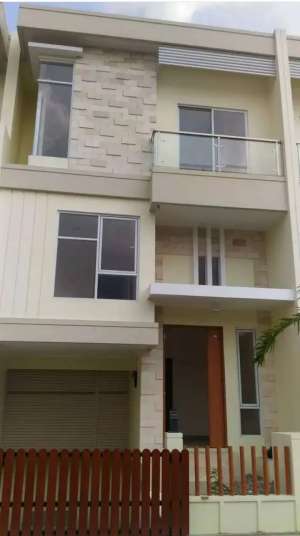 Rumah Hoki Baru 3 Lantai Di Palm 3 Residence Duri Kepa Jakarta Barat lokasi di Jakarta Barat, tersedia melalui melalui situs Olx