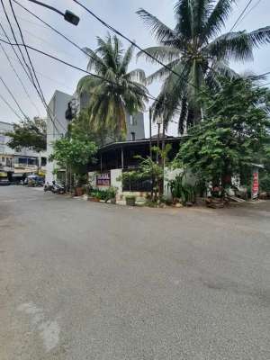 Rumah Hook di Blok M Kebayoran Baru Dekat Senayan SCBD Jakarta Selatan lokasi di Jakarta Selatan, tersedia melalui melalui situs Olx