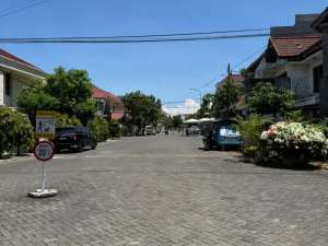 RUMAH HOOK HITUNG TANAH JALAN BESAR MANYAR KERTOADI lokasi di Surabaya Kota, tersedia melalui melalui situs Olx