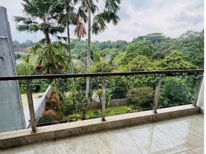 Rumah hook Lokasi Stragis hadap Selatan dan Timur lokasi di Jakarta Timur, tersedia melalui melalui situs Olx