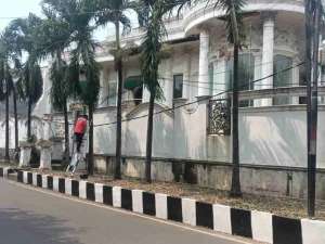 Rumah Hook Super Luas di Pulo Mas 3 Lantai, Lokasi Strategis lokasi di Jakarta Timur, tersedia melalui melalui situs Olx