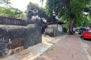 RUMAH HUK BENHIL COCOK DIBANGUN KANTOR ATAU RUMAH KOST lokasi di Jakarta Pusat, tersedia melalui melalui situs Olx