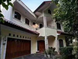 RUMAH ISTANA DI KOMPLEK ELITE KEMANG PRATAMA lokasi di Bekasi Kota, tersedia melalui melalui situs Olx