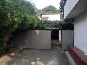 Rumah jakarta selatan berikut tempat usaha 4 kios luasnya 960 m2 lokasi di Jakarta Selatan, tersedia melalui melalui situs Olx