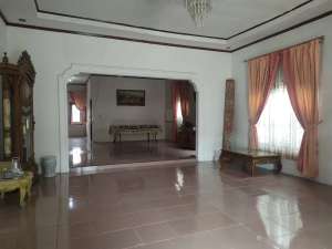 Rumah jalan Sei tuan Medan Baru lokasi di Medan Kota, tersedia melalui melalui situs Olx