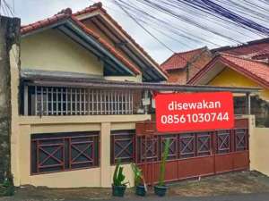 Rumah jati padang pasar minggu 4 kmr 70jtthn sgt strategis lokasi di Jakarta Selatan, tersedia melalui melalui situs Olx