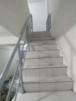 RUMAH JELAMBAR 3 LANTAI SIAP HUNI lokasi di Jakarta Barat, tersedia melalui melalui situs Olx