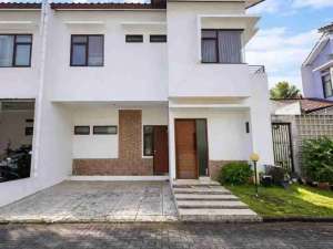 Rumah Kebun Keliling komplek Cirendeu Murah kebangetan lokasi di Tangerang Selatan Kota, tersedia melalui melalui situs Olx