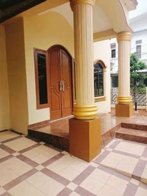 Rumah Keren 2 Lantai Lingkungan Asri Di Galaxy Bekasi Selatan lokasi di Bekasi Kota, tersedia melalui melalui situs Olx