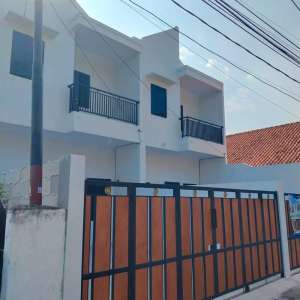 RUMAH KEREN SIAP HUNI DI KALISARI JAKARTA TIMUR lokasi di Jakarta Timur, tersedia melalui melalui situs Olx