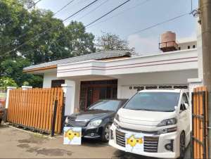 Rumah Klasik Cluster Simprug, Kebayoran Jakarta Selatan lokasi di Jakarta Selatan, tersedia melalui melalui situs Olx