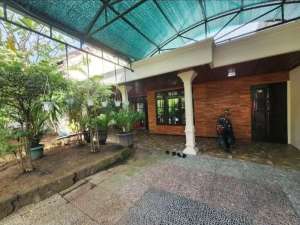 Rumah Klasik furnished Tengah kota Karangasem Laweyan SOLO Surakarta lokasi di Surakarta Kota, tersedia melalui melalui situs Olx