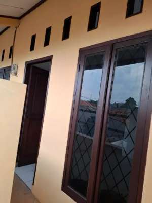 Rumah Kontrakan Jl. Sahlan Serua Ciputat lokasi di Tangerang Selatan Kota, tersedia melalui melalui situs Olx