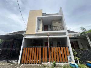 Rumah Kost Jalan Bunga Bunga Suhat Dekat Kampus UB lokasi di Malang Kota, tersedia melalui melalui situs Olx