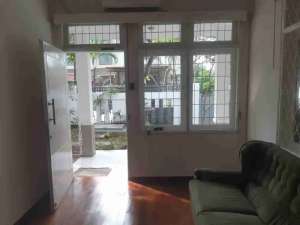 rumah lama 1 lantai layak huni dalam komplek one gate kel.gunung kebayoran baru lokasi di Jakarta Selatan, tersedia melalui melalui situs Olx