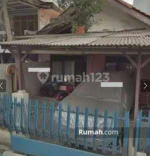 Rumah Lama di Grinting Kebayoran Baru lokasi di Jakarta Selatan, tersedia melalui melalui situs Olx