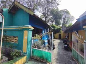 rumah lama hitung tanah cocok buat kos2an dekat kampus Uns solo lokasi di Surakarta Kota, tersedia melalui melalui situs Olx