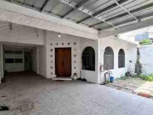 Rumah Lebak Bulus Dekat MRT lokasi di Jakarta Selatan, tersedia melalui melalui situs Olx