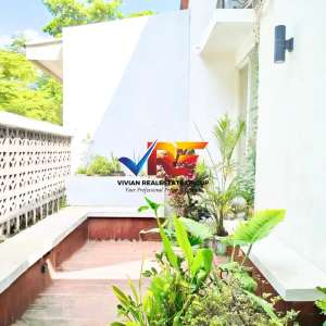 RUMAH LUAS HARGA MURAH DI SEMPUSARI DEKAT ROXY JEMBER lokasi di Jember Kab., tersedia melalui melalui situs Olx