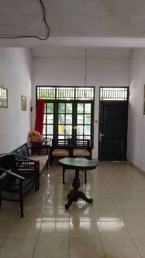 Rumah Luas Murah di Kadipiro dkt Kampus Duta Bangsa Akses ke Kota Solo lokasi di Surakarta Kota, tersedia melalui melalui situs Olx