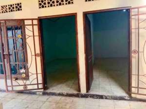 Rumah Luas Nyaman Cocok Untuk Hunian atau Kantor Dan Ruang Usaha di Solo lokasi di Surakarta Kota, tersedia melalui melalui situs Olx