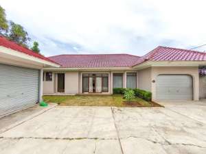 Rumah Luas Strategis 6 Kamar Tidur dekat Bintaro Xchange Mall J-42579 lokasi di Tangerang Selatan Kota, tersedia melalui melalui situs Olx