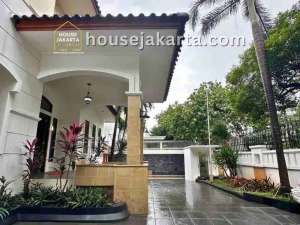rumah lux brawijaya siap huni area tenang lokasi di Jakarta Selatan, tersedia melalui melalui situs Olx