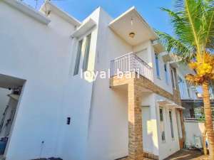 Rumah, Luxury and Modern House with White Nuance in Taman Mumbul, Bali lokasi di Kab. Badung, tersedia melalui melalui situs Olx