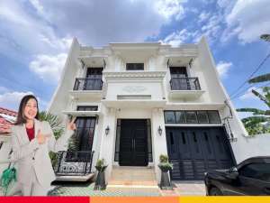 Rumah Luxury Modern Komplek Pendidikan Duren Sawit Jakarta Timur lokasi di Jakarta Timur, tersedia melalui melalui situs Olx