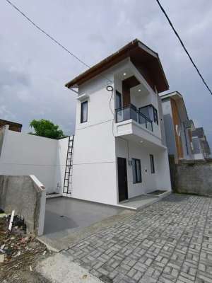 Rumah Mainroad Di Cisaranten Kulon Arcamanik Kota Bandung Dekat Masjid lokasi di Bandung Kota, tersedia melalui melalui situs Olx