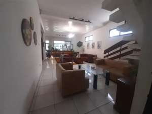 Rumah Mainroad Jalan Riau Kota Bandung lokasi di Bandung Kota, tersedia melalui melalui situs Olx