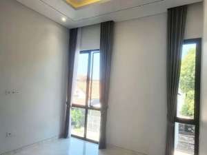 Rumah Manyar IndahBaru gressRow jalan 3 mobil Area service terpisah lokasi di Surabaya Kota, tersedia melalui melalui situs Olx