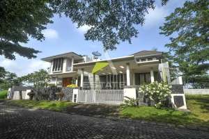 Rumah Megah 2 kavling SHM Bonus Furnitur lokasi di Malang Kab., tersedia melalui melalui situs Olx