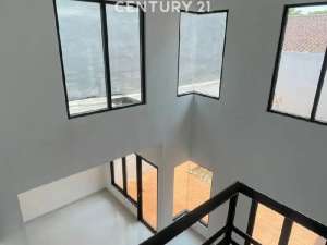 Rumah Megah Baru Renovasi Siap Huni Di Dago Lippo Cikarang lokasi di Bekasi Kab., tersedia melalui melalui situs Olx