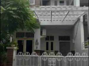 RUMAH MEGAH DI PONDOK KELAPA lokasi di Jakarta Timur, tersedia melalui melalui situs Olx