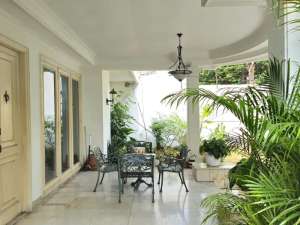 Rumah Menteng Dijual. HITUNG TANAH Jalan Utama - SUPER NEGO , tersedia melalui melalui situs Olx