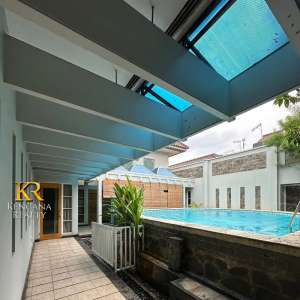 Rumah Menteng Premium Area Jalan Lebar lokasi di Jakarta Pusat, tersedia melalui melalui situs Olx